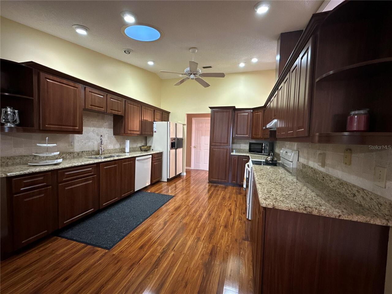 Listing Photo 14