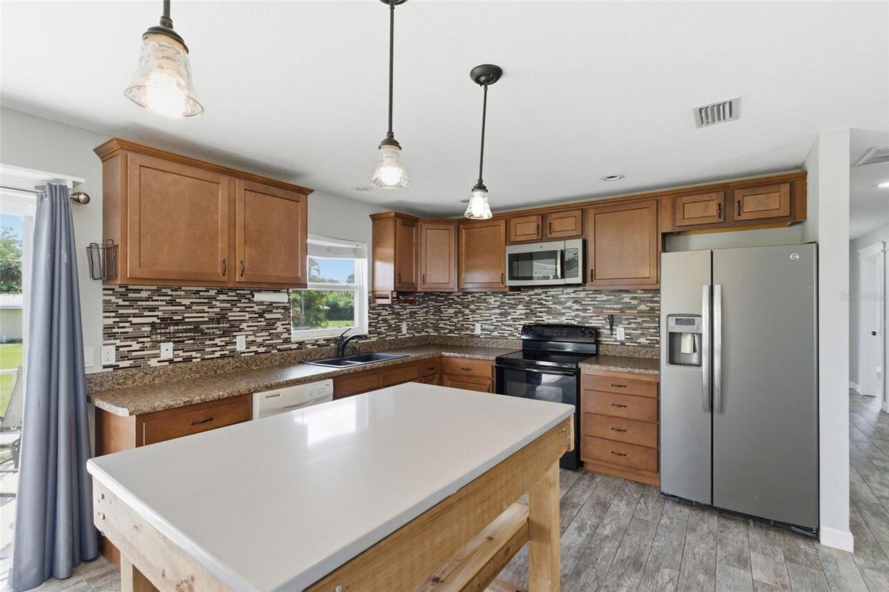 Listing Photo 8