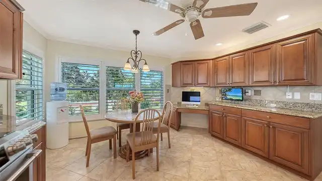 Listing Photo 11