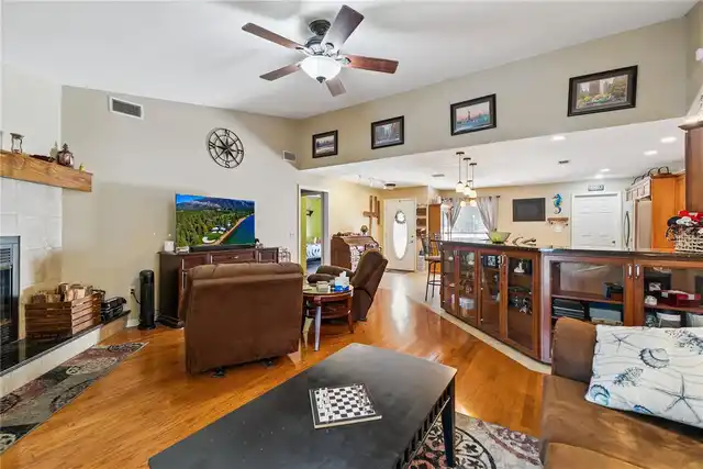 Listing Photo 8