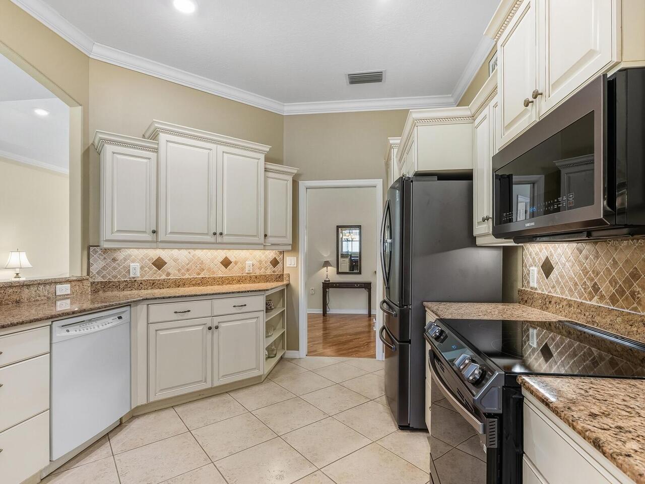 Listing Photo 9
