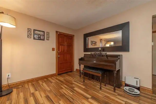Listing Photo 10