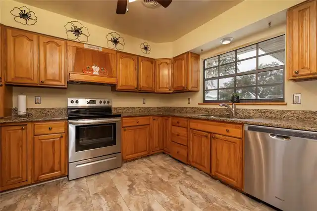 Listing Photo 11