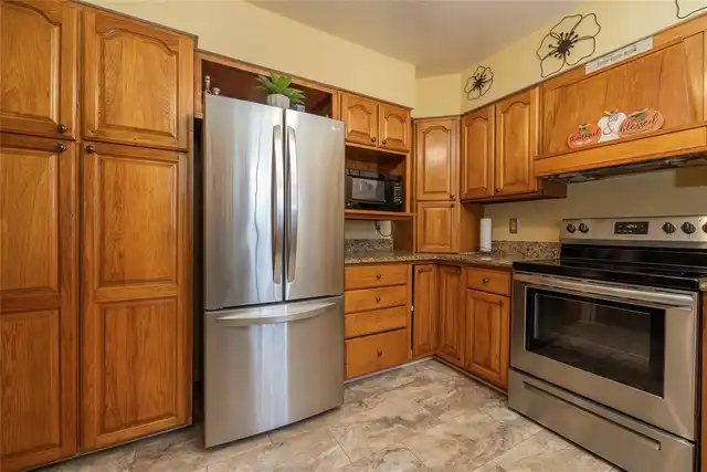Listing Photo 12