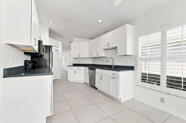 Listing Photo 12