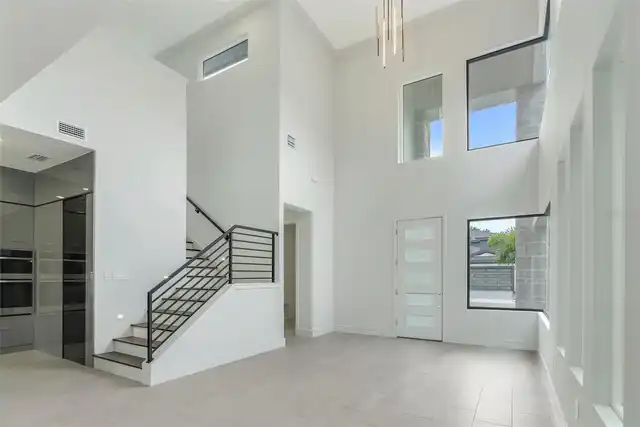 Listing Photo 11
