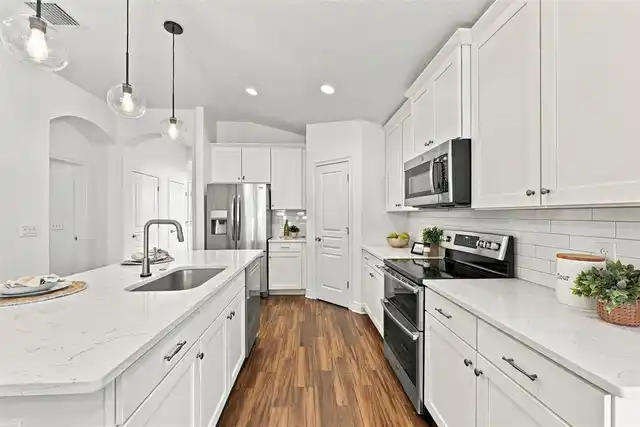 Listing Photo 12