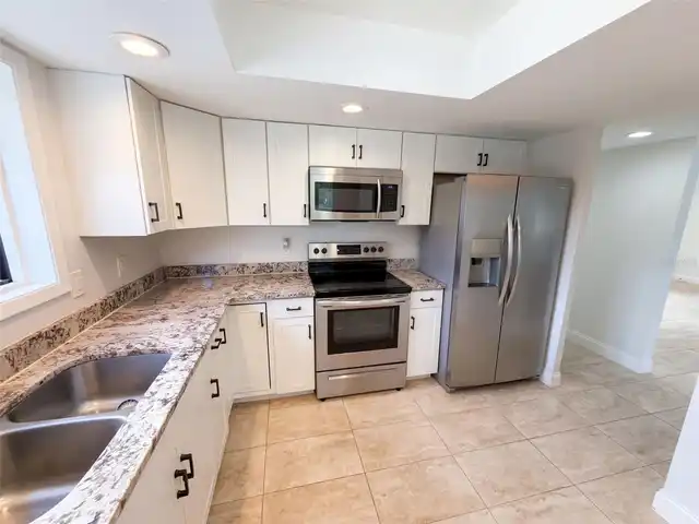 Listing Photo 11