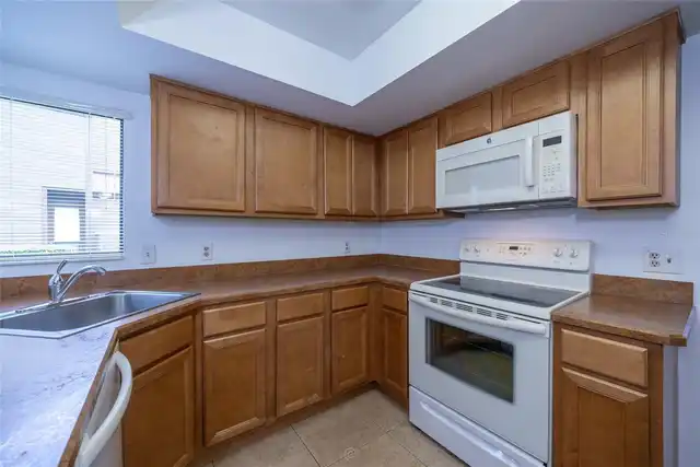 Listing Photo 9