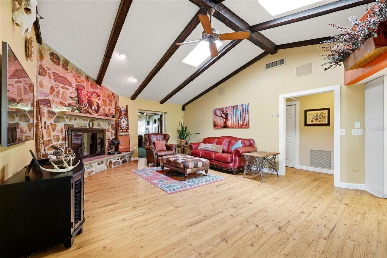 Listing Photo 12