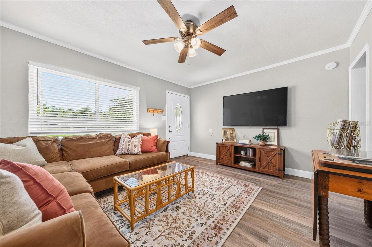 Listing Photo 8