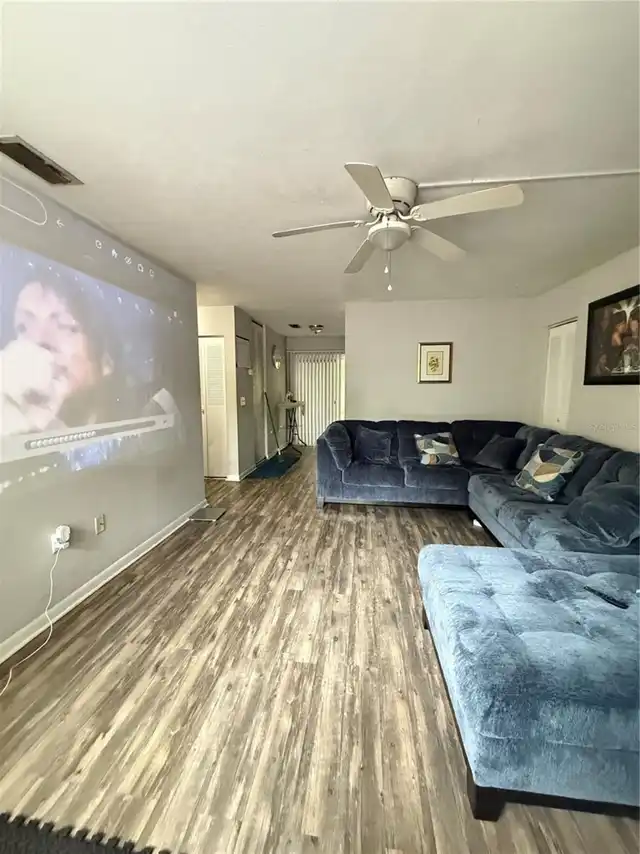 Listing Photo 11