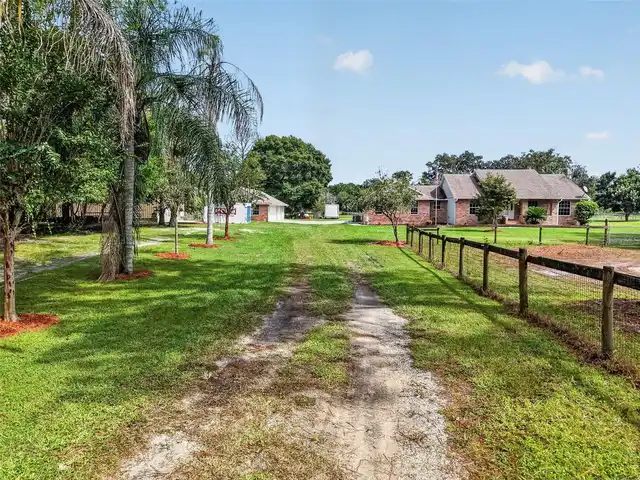 Listing Photo 11