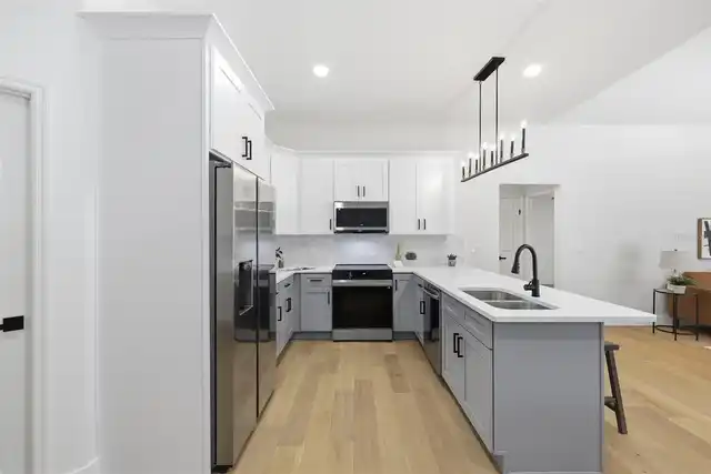Listing Photo 11
