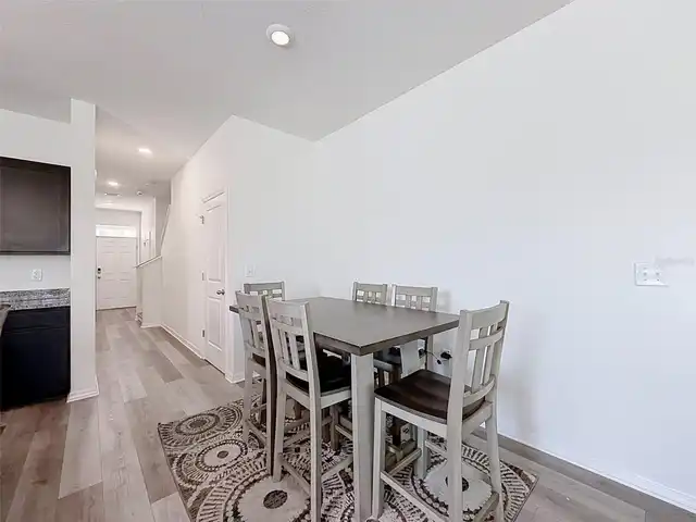 Listing Photo 8
