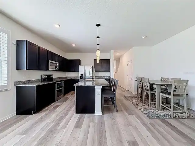 Listing Photo 10