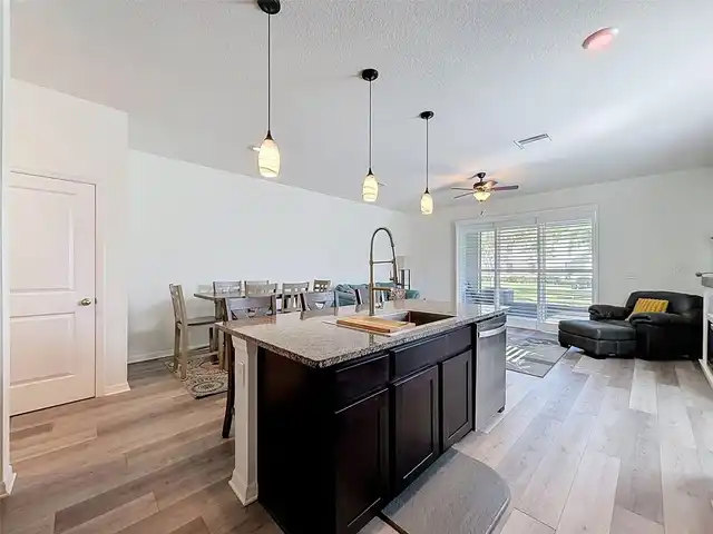 Listing Photo 14