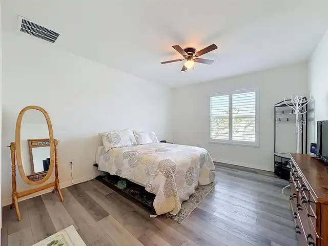Listing Photo 25