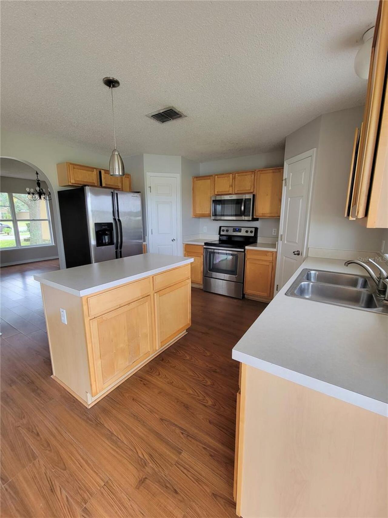 Listing Photo 8
