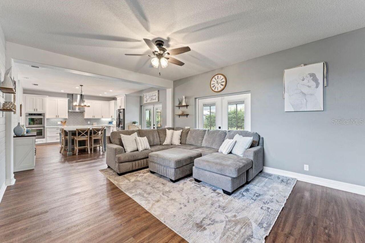 Listing Photo 11