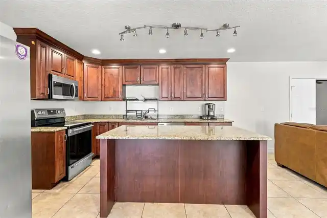 Listing Photo 15