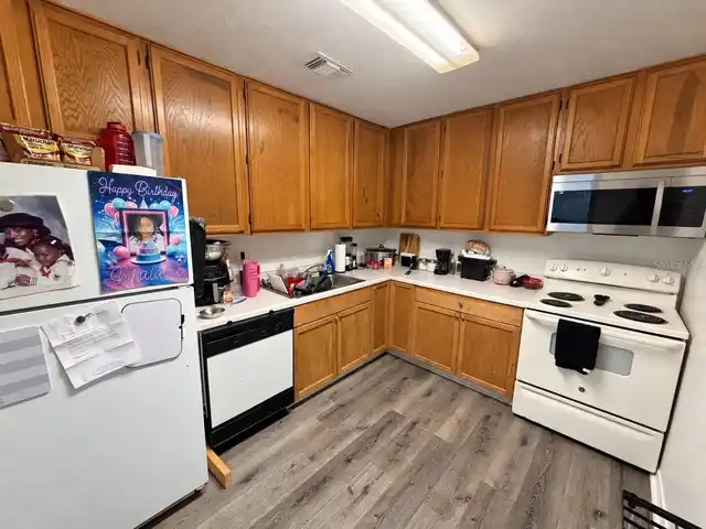 Listing Photo 8