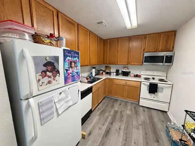 Listing Photo 10