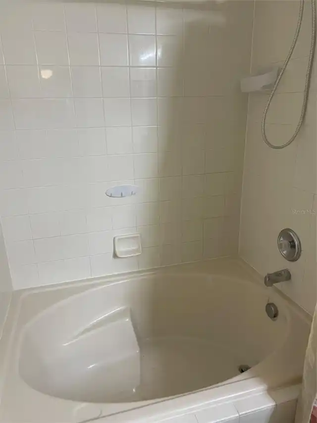 Listing Photo 12