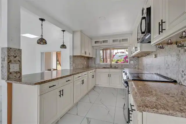 Listing Photo 11