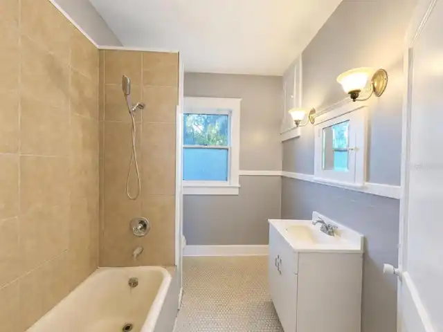 Listing Photo 8