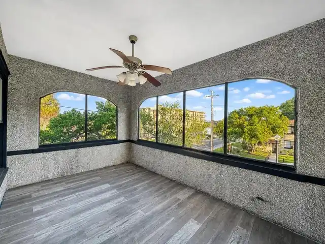 Listing Photo 11