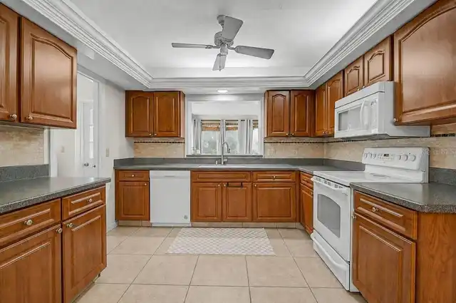 Listing Photo 9