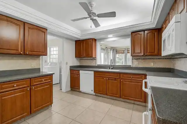 Listing Photo 11