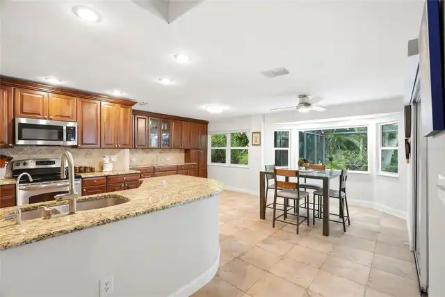 Listing Photo 8