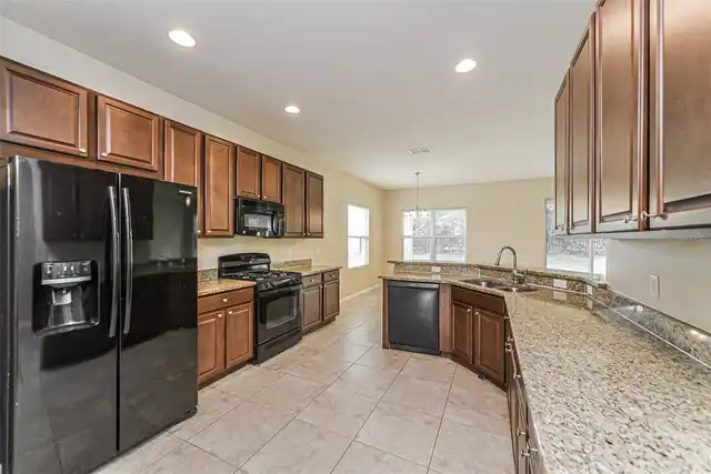 Listing Photo 9