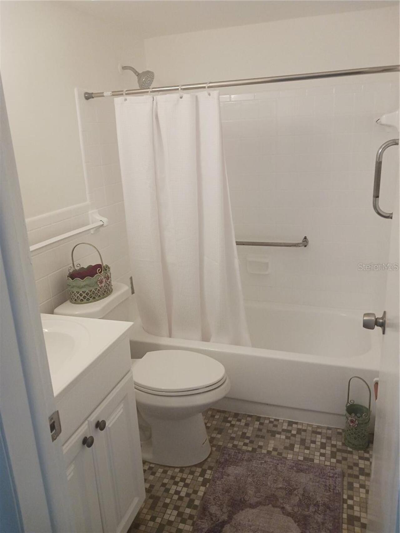 Listing Photo 9