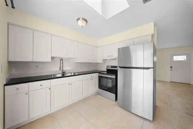 Listing Photo 8