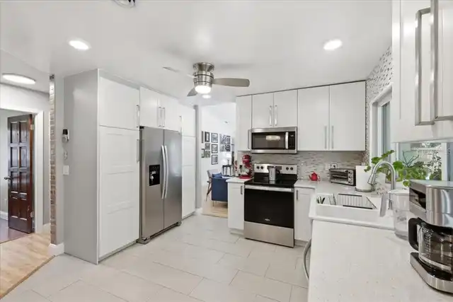 Listing Photo 11
