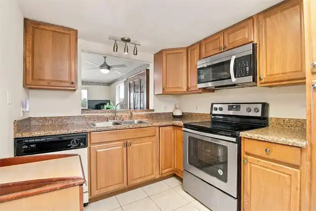 Listing Photo 12