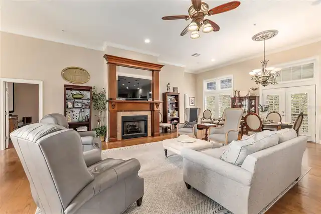 Listing Photo 11