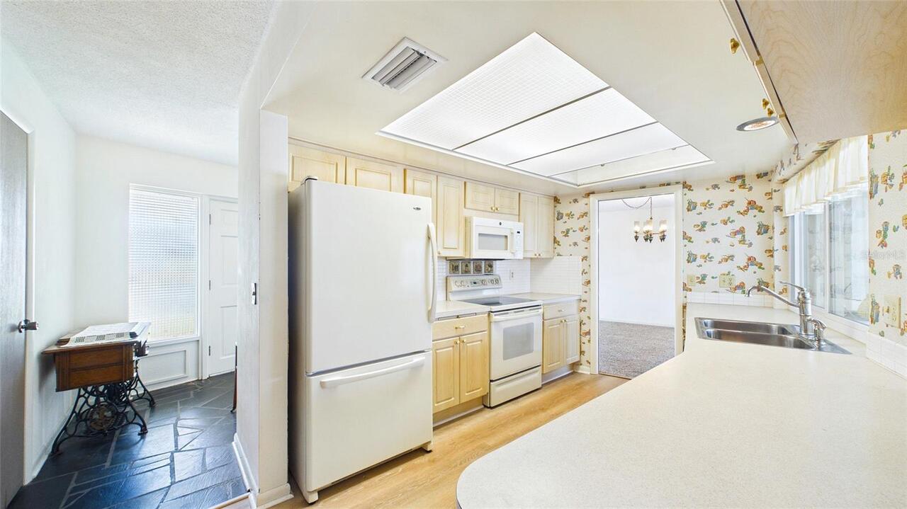 Listing Photo 8
