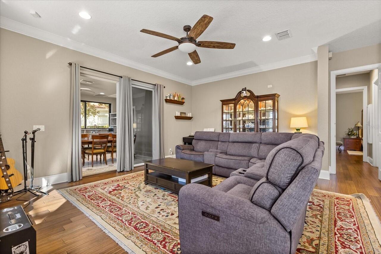 Listing Photo 12