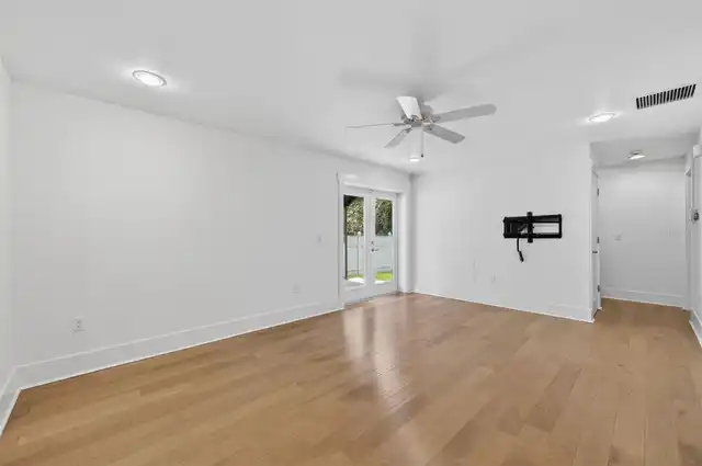Listing Photo 9