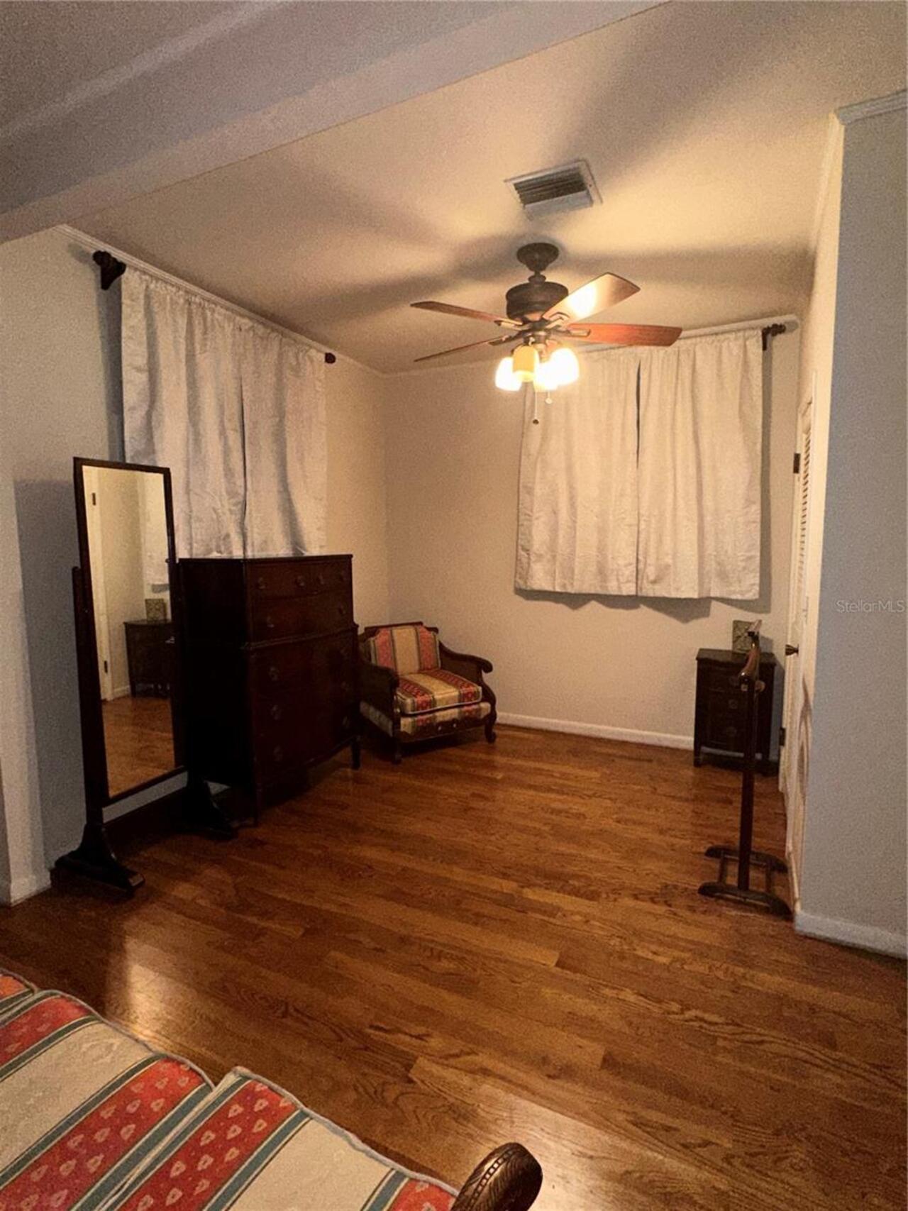 Listing Photo 11