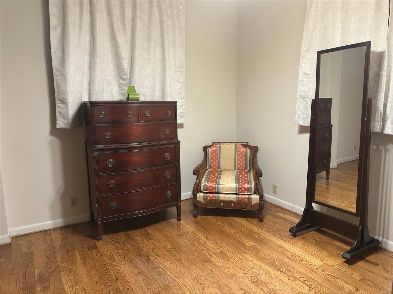 Listing Photo 12