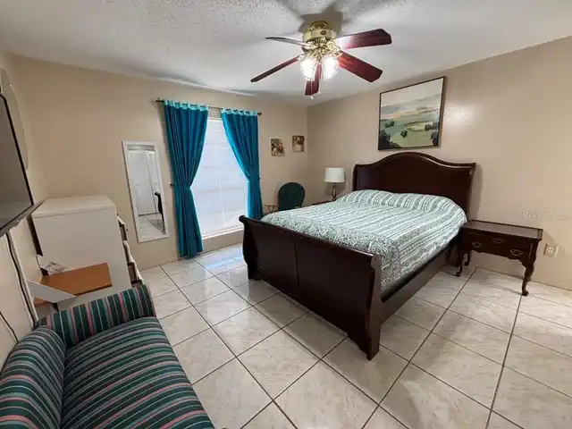 Listing Photo 12