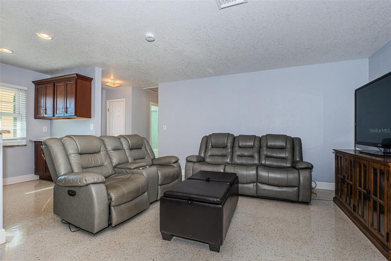 Listing Photo 9