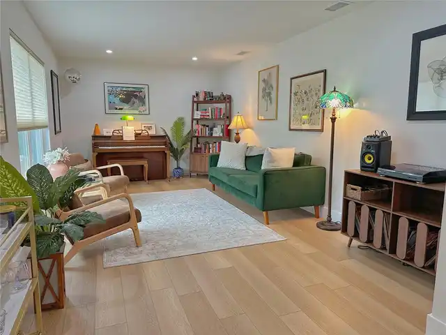 Listing Photo 16