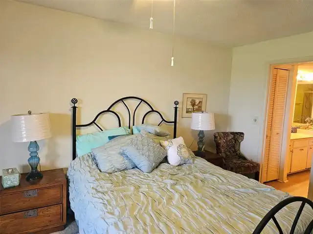 Listing Photo 12