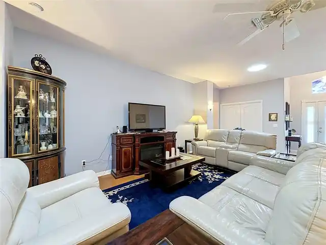 Listing Photo 11